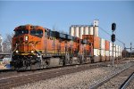 Intermodal comes west around the curve